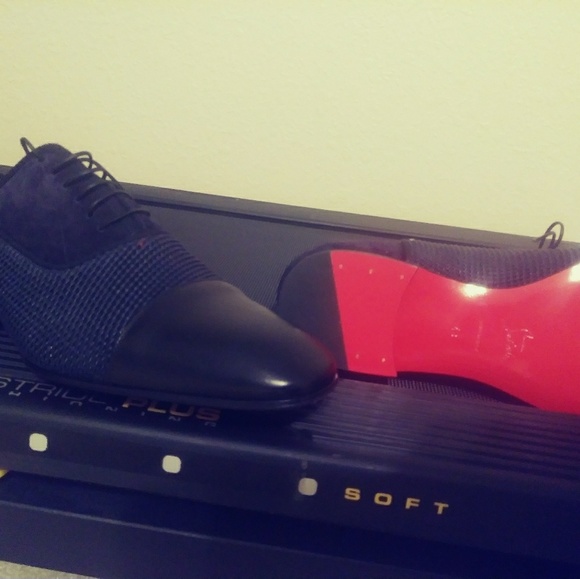 Christain Louboutin(red bottoms)